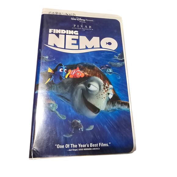 Disney Finding Nemo Clamshell VHS untested - Picture 1 of 3